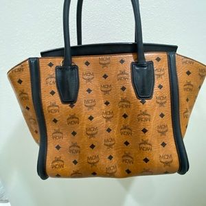 MCM purse with matching WALLET!